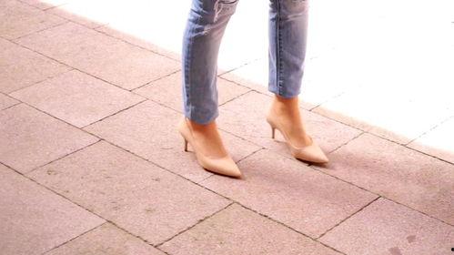 高跟鞋丝袜露毛,揭秘露毛时尚潮流