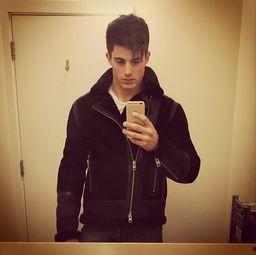 男模无码迅雷,性感身材，视觉盛宴