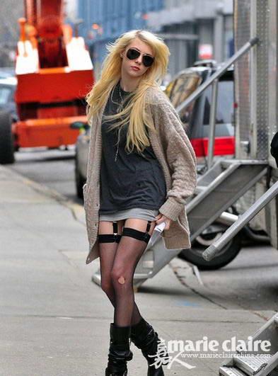 丝袜熟女全身照,性感与成熟的完美融合